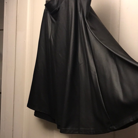 Black Faux leather skirt - Picture 2 of 2